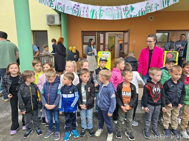 foto/DV Kockavica proslavio 17 godina i projektom kockavice završio put do eko vrtića (16)
